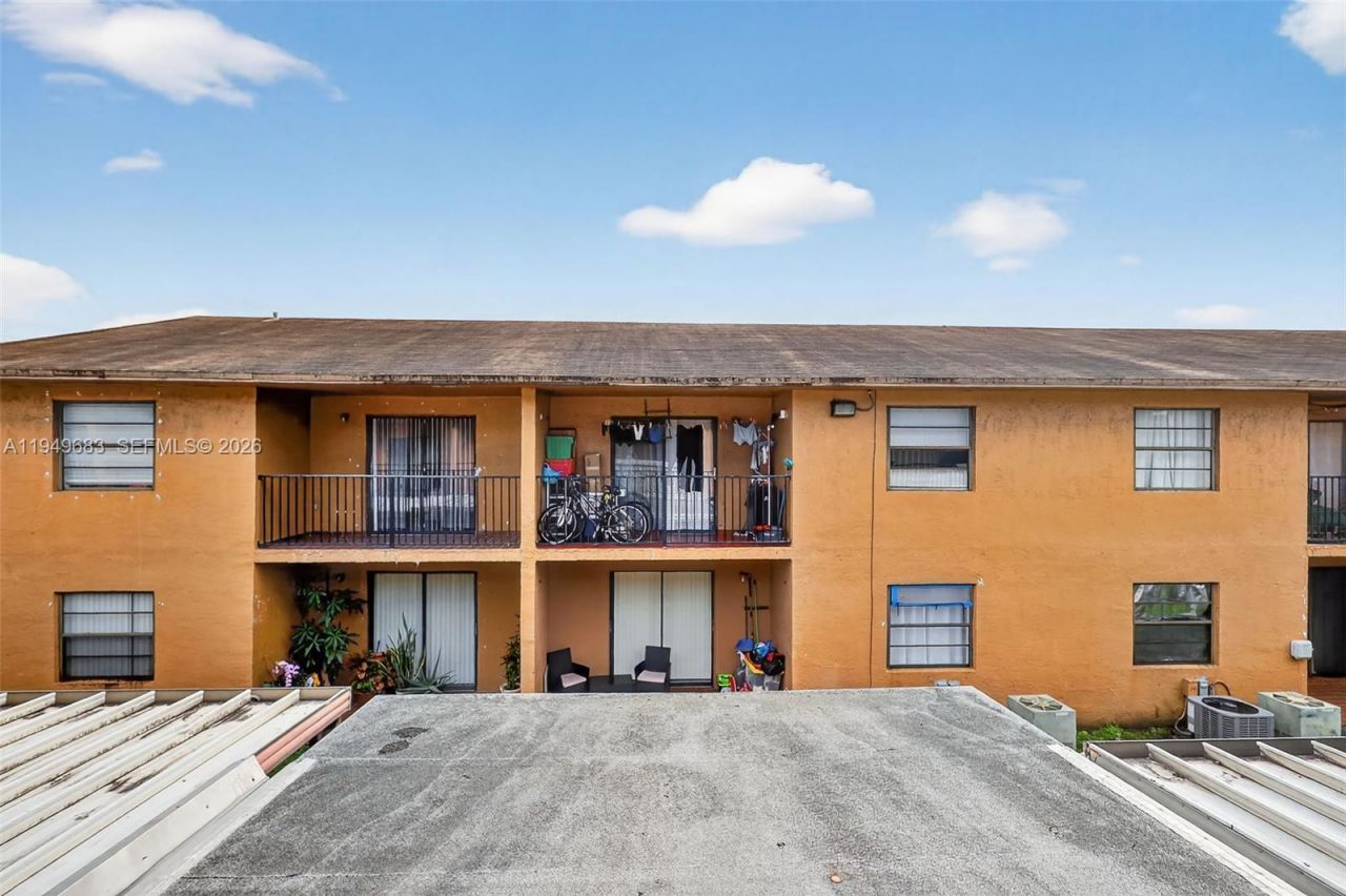 2224 W 53rd Pl, Unit 2224, Hialeah, FL 33016 Photo