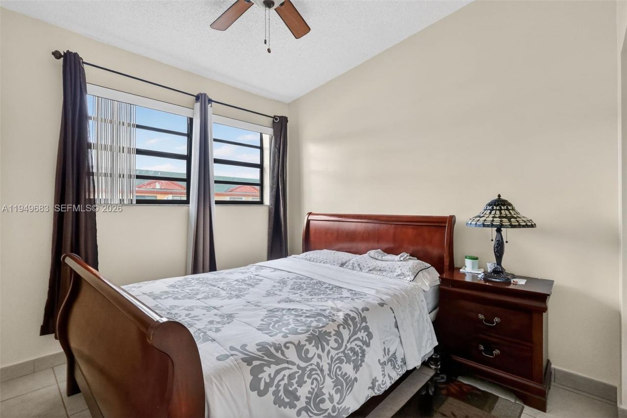 2224 W 53rd Pl, Unit 2224, Hialeah, FL 33016 Photo