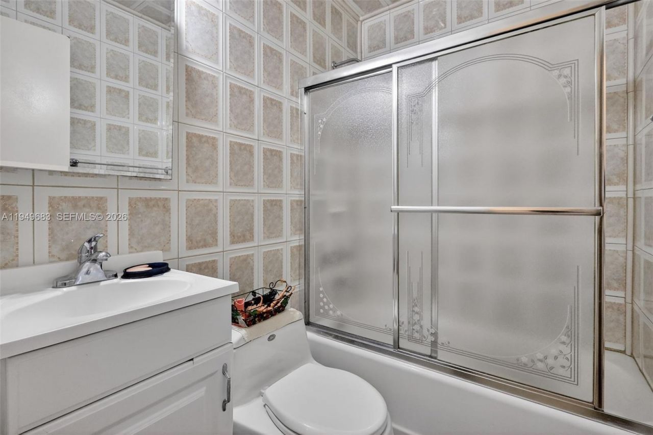 2224 W 53rd Pl, Unit 2224, Hialeah, FL 33016 Photo