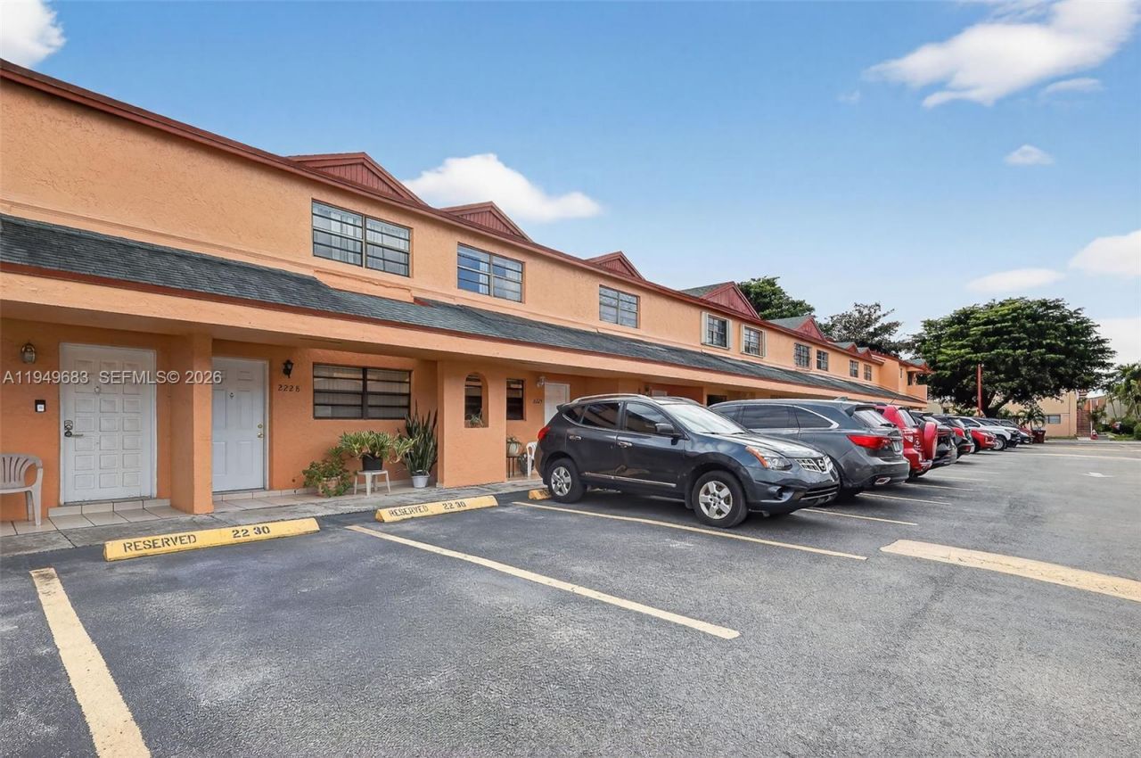 2224 W 53rd Pl, Unit 2224, Hialeah, FL 33016 Photo