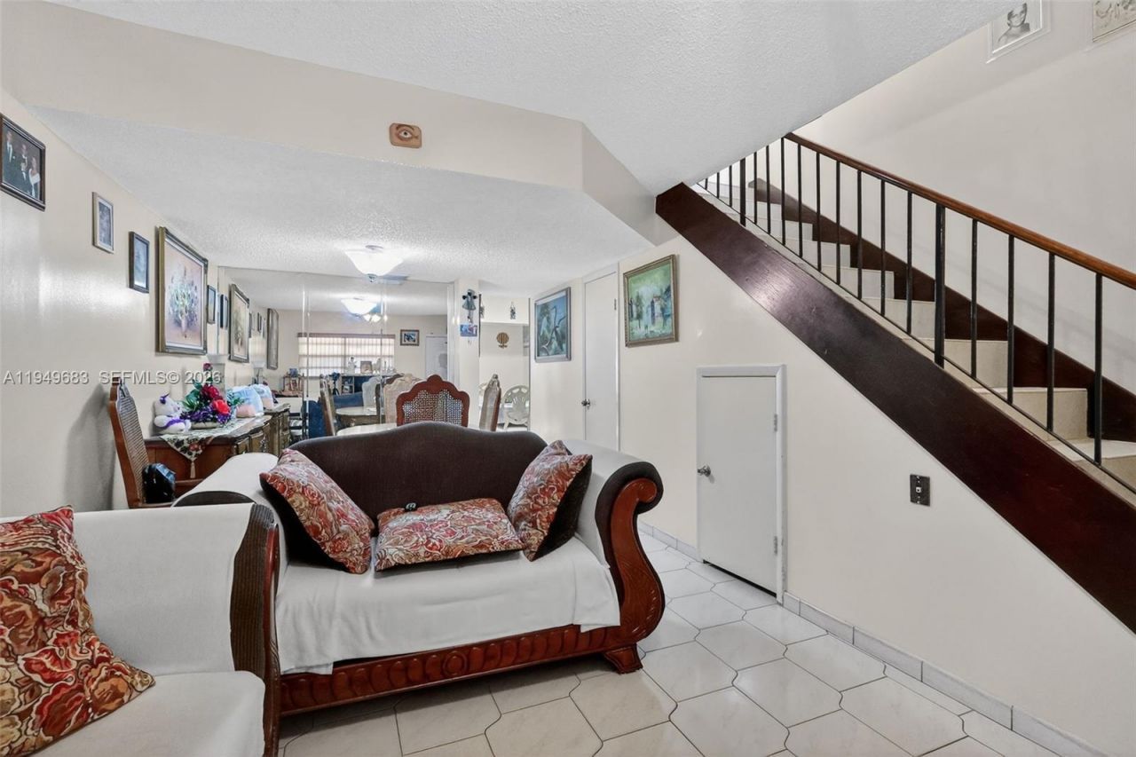 2224 W 53rd Pl, Unit 2224, Hialeah, FL 33016 Photo