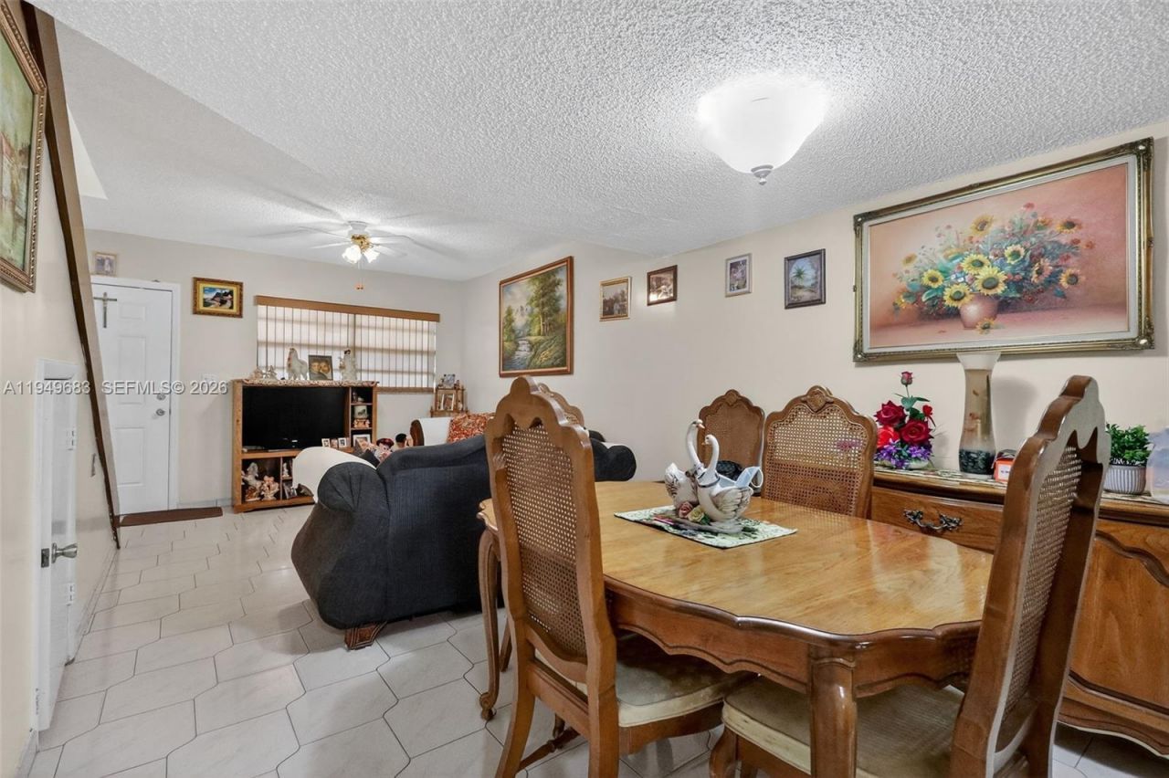 2224 W 53rd Pl, Unit 2224, Hialeah, FL 33016 Photo