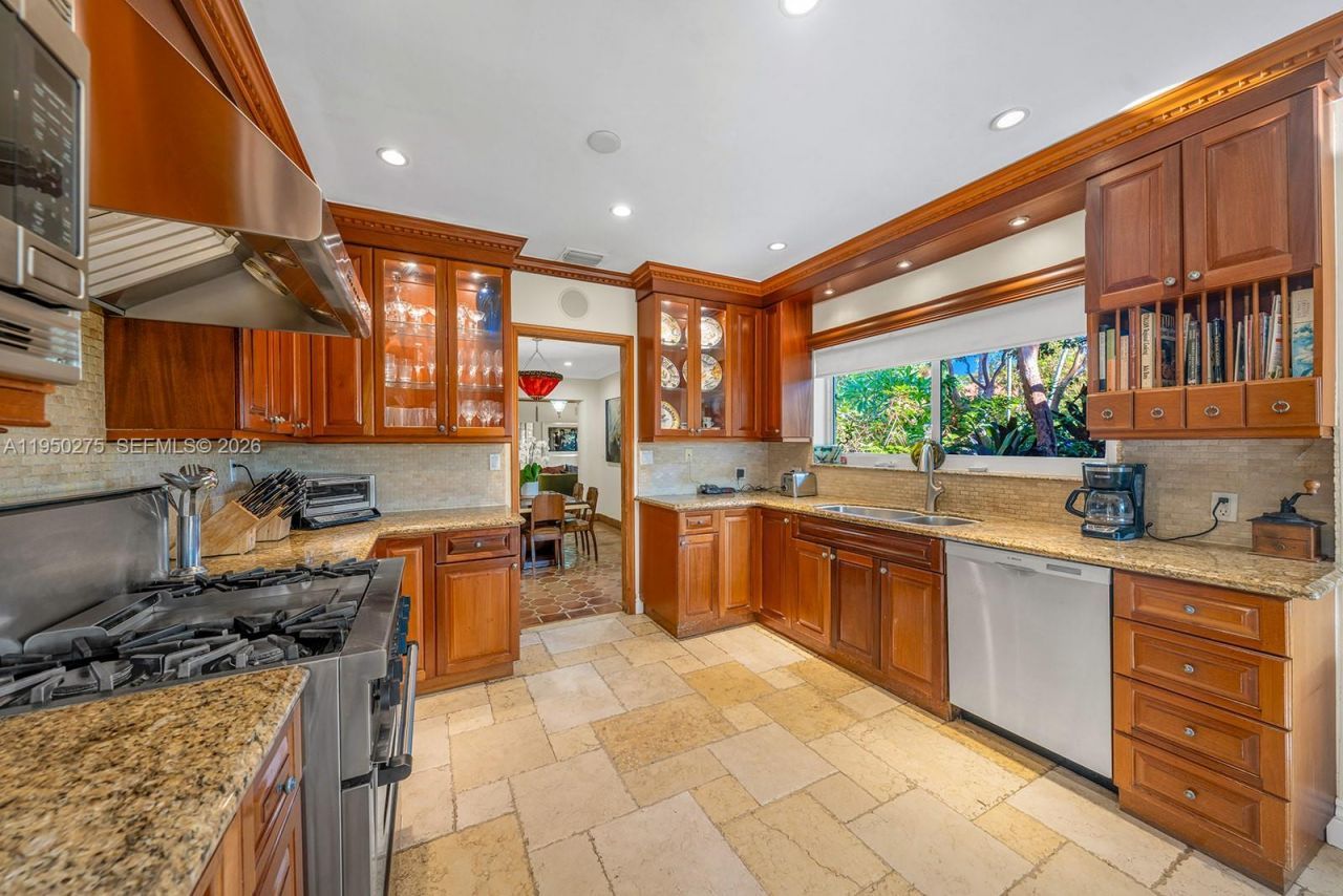 3701 Chase Ave, Miami Beach, FL 33140 Photo