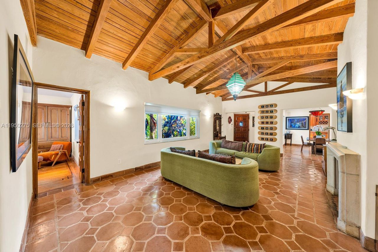 3701 Chase Ave, Miami Beach, FL 33140 Photo