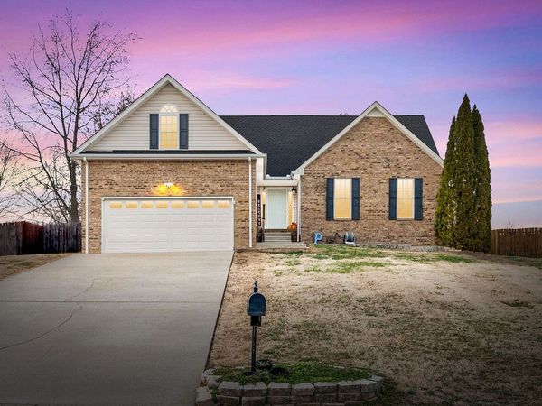 275 Shadyside Ln, Clarksville, TN 37043