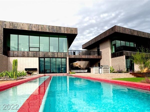 9 Hawk Ridge Drive, Las Vegas, NV 89135