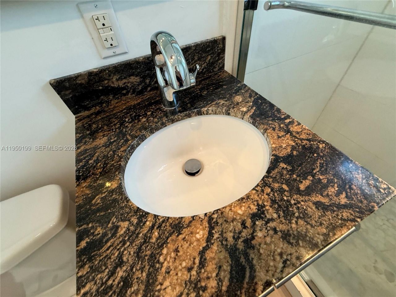 625 77th St, Miami Beach, FL 33141 Photo