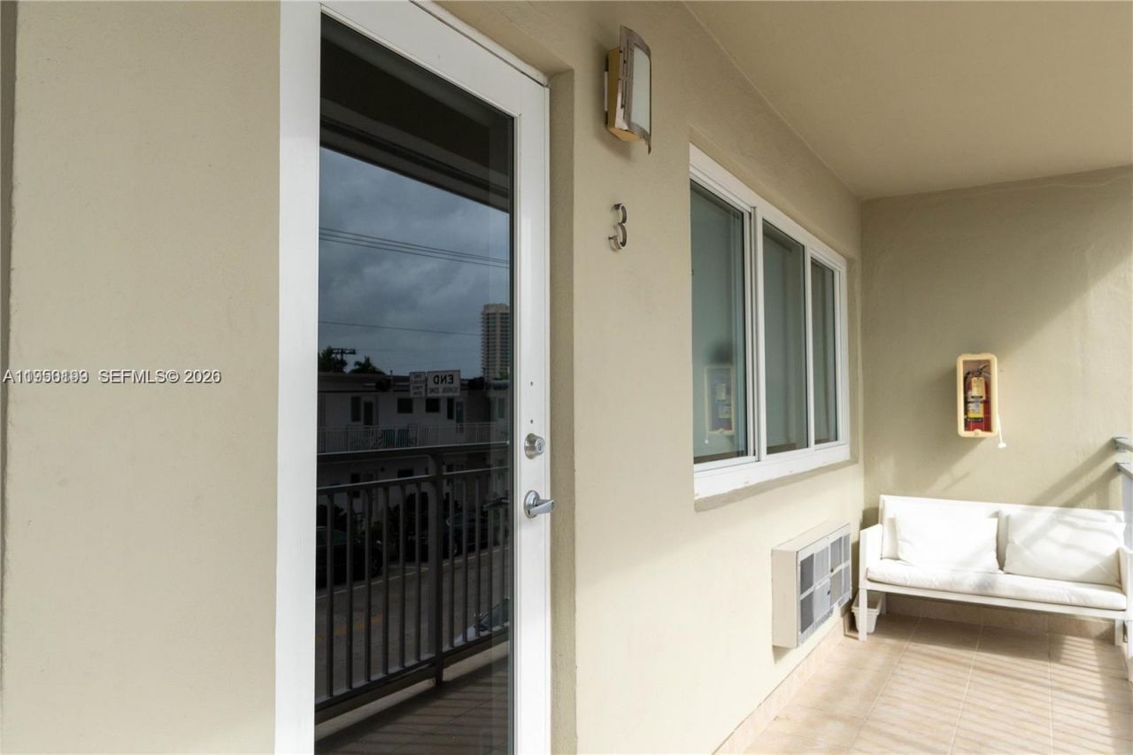 625 77th St, Miami Beach, FL 33141 Photo