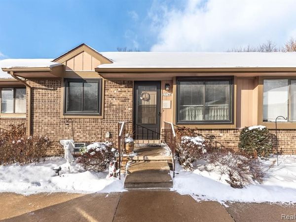 27748 Trailbrooke Circle, Westland, MI 48185