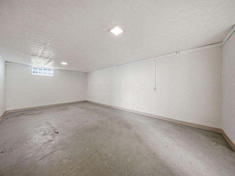 41 N Hampton Street, West Jefferson, OH 43162 Photo 25