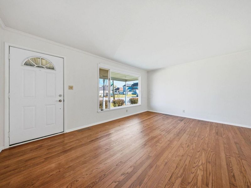 41 N Hampton Street, West Jefferson, OH 43162 Photo 6