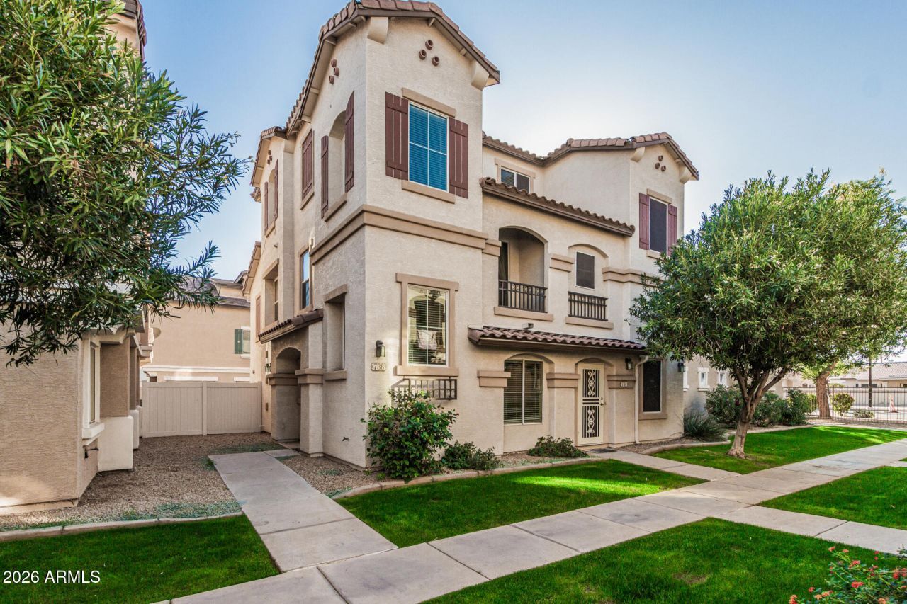 736 N Laguna Drive, Gilbert, AZ 85233 Main Photo