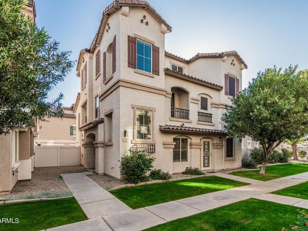 736 N LAGUNA Drive, Gilbert, AZ 85233