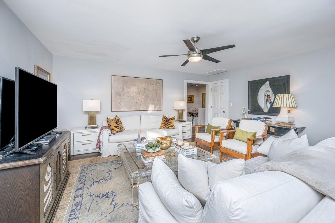 719 Swan Avenue Photo 10