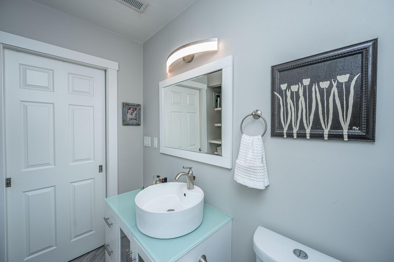 719 Swan Avenue Photo 36