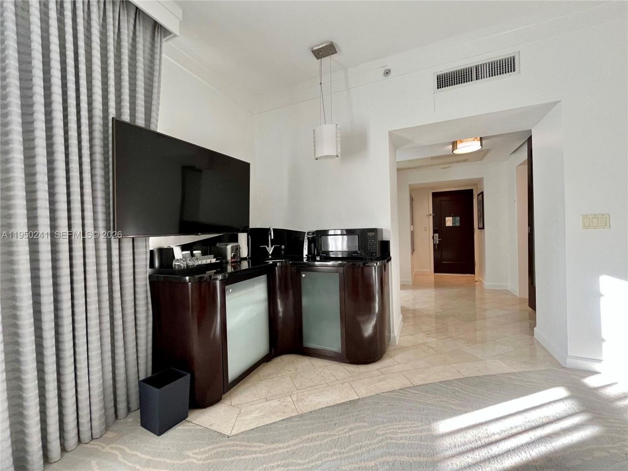 4391 Collins Ave, Unit 419, Miami Beach, FL 33140 Photo