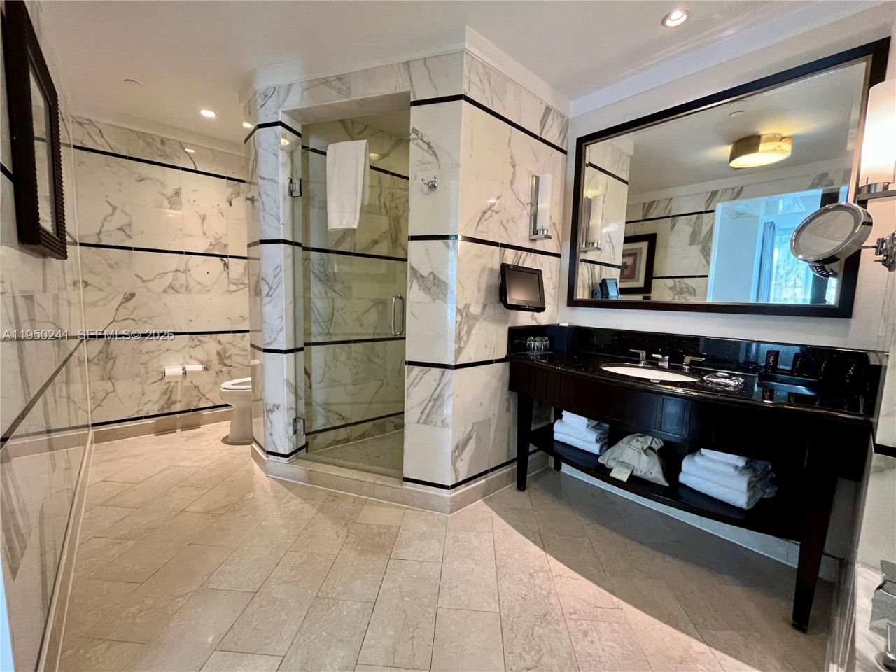 4391 Collins Ave, Unit 419, Miami Beach, FL 33140 Photo