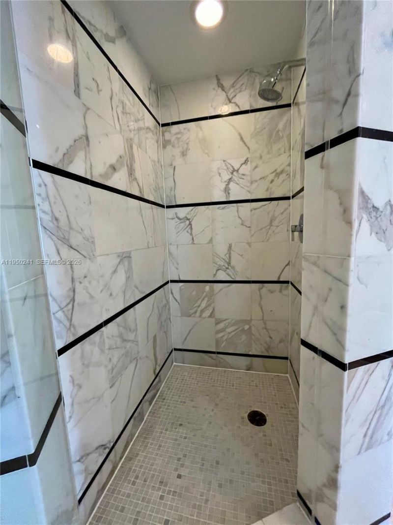 4391 Collins Ave, Unit 419, Miami Beach, FL 33140 Photo