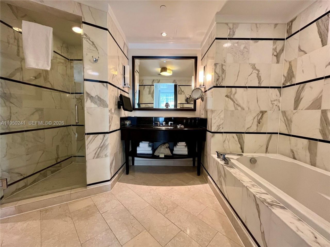 4391 Collins Ave, Unit 419, Miami Beach, FL 33140 Photo