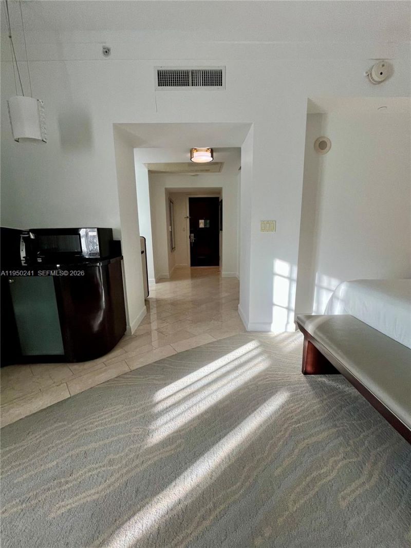 4391 Collins Ave, Unit 419, Miami Beach, FL 33140 Photo