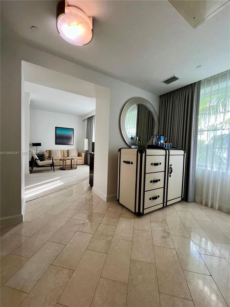 4391 Collins Ave, Unit 419, Miami Beach, FL 33140 Photo