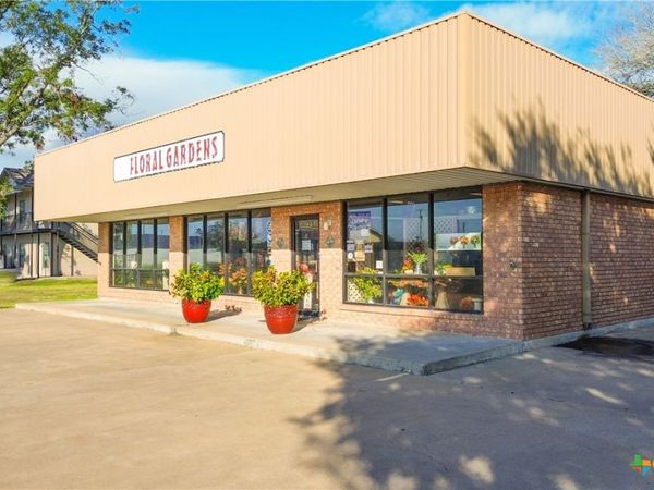 802 W Jackson Street, El Campo, TX 77437