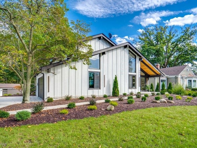 561 Upland Road, Bay Village, OH 44140 Photo 2