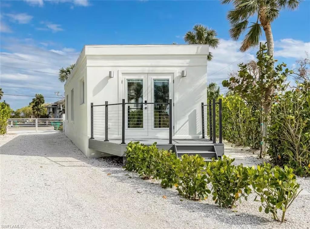 2740 N Beach Rd, Unit A & B, Englewood, FL 34223 Photo