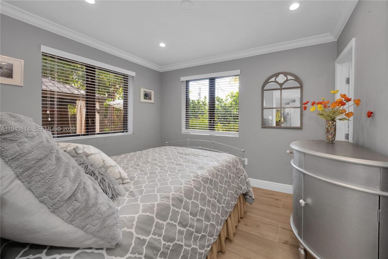 6220 SW 61st St, South Miami, FL 33143 Photo