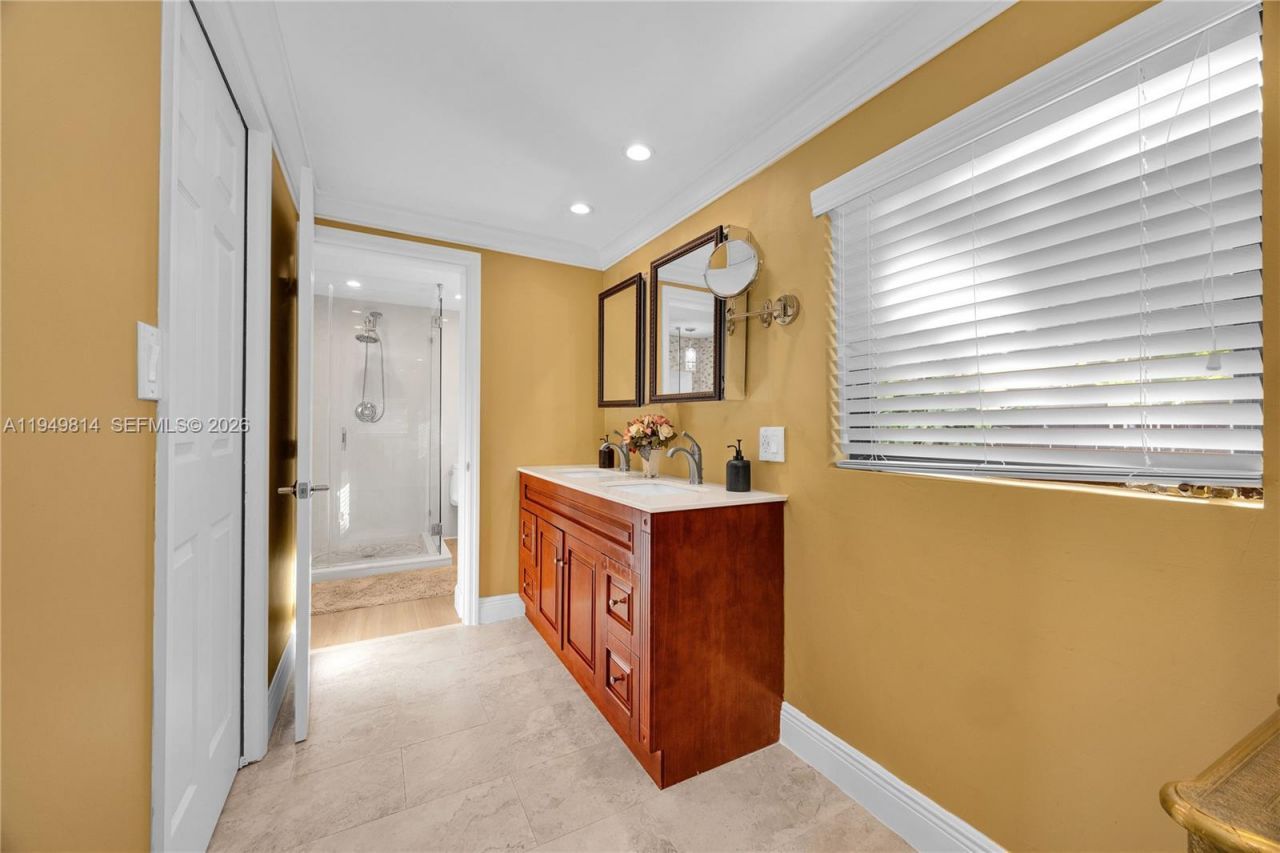 6220 SW 61st St, South Miami, FL 33143 Photo