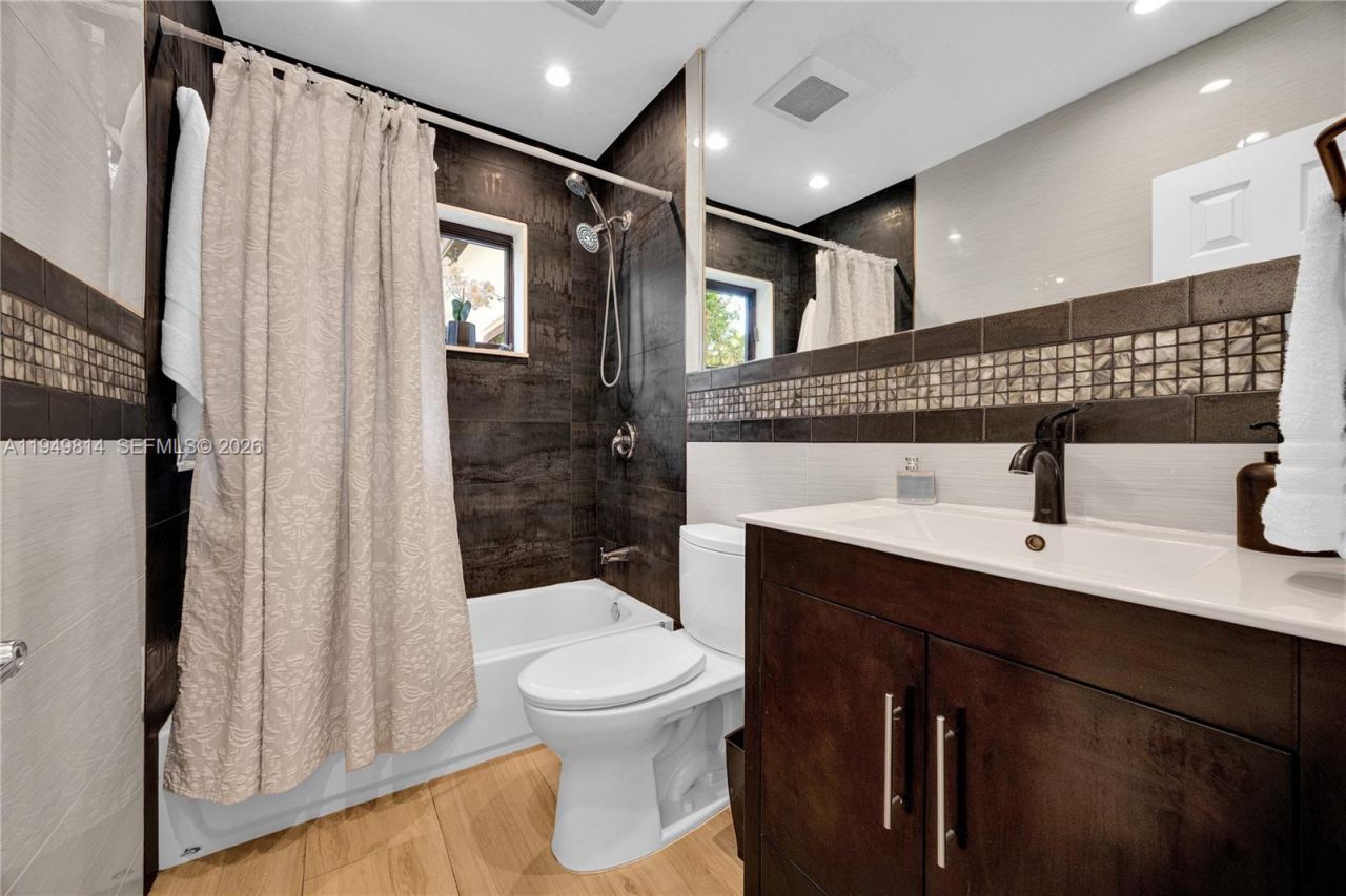 6220 SW 61st St, South Miami, FL 33143 Photo