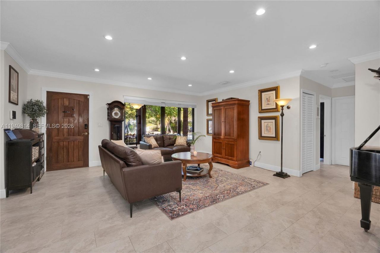 6220 SW 61st St, South Miami, FL 33143 Photo