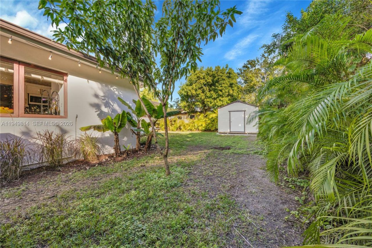 6220 SW 61st St, South Miami, FL 33143 Photo