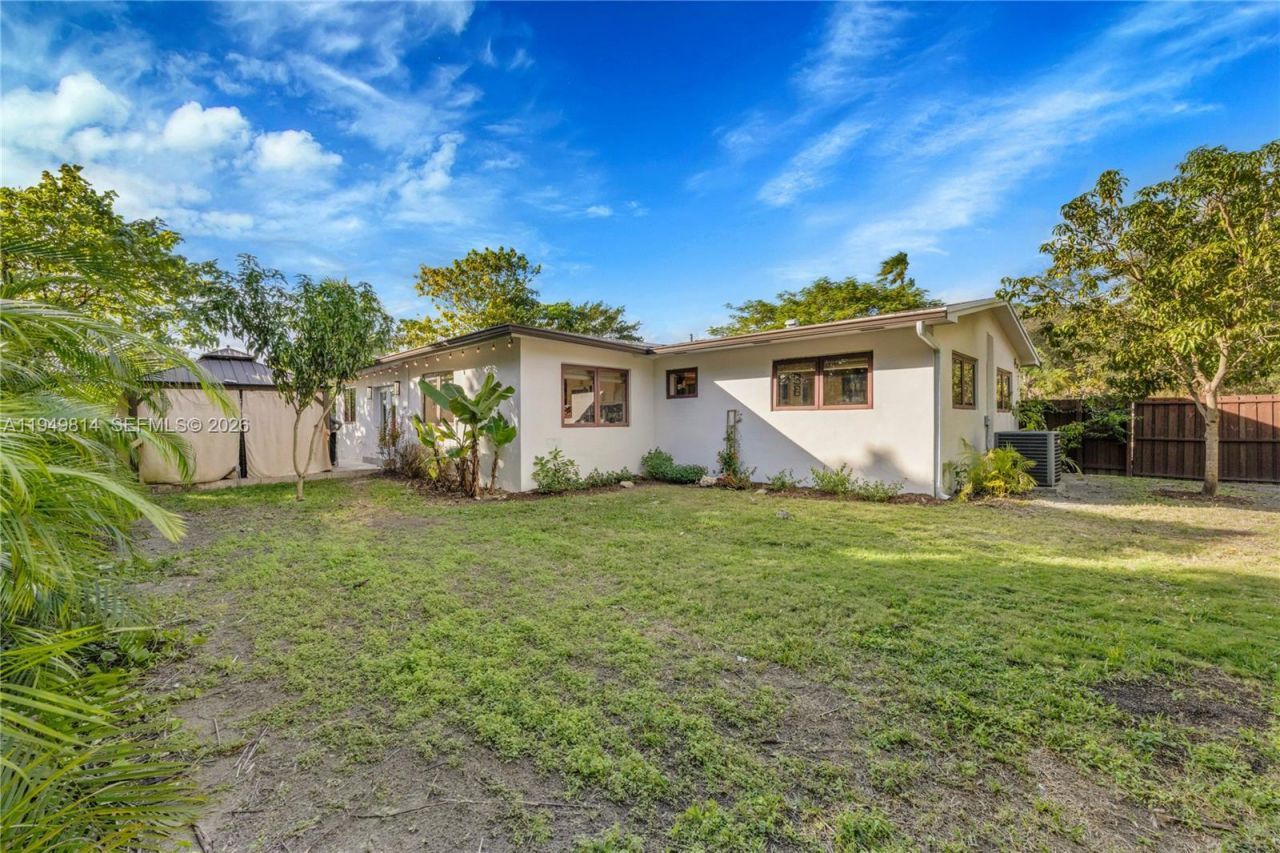 6220 SW 61st St, South Miami, FL 33143 Photo