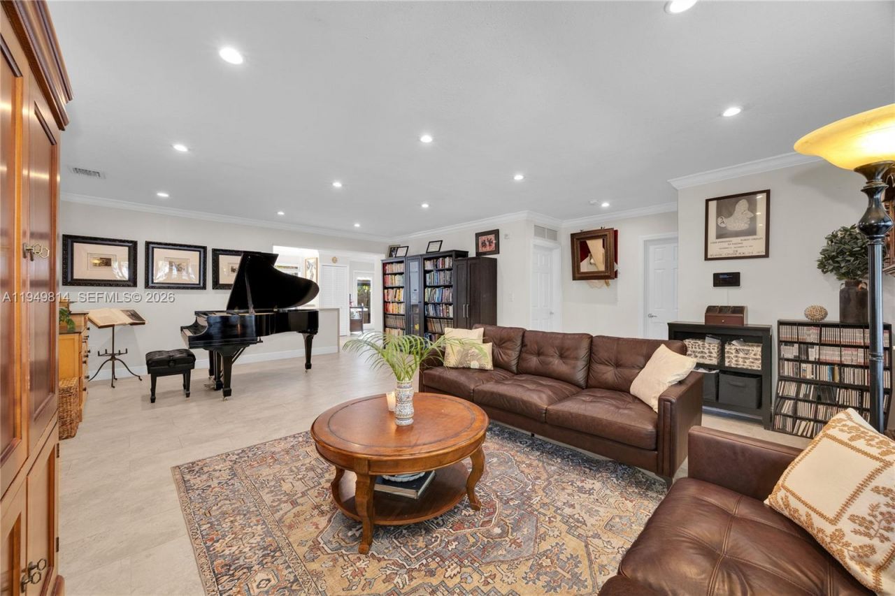 6220 SW 61st St, South Miami, FL 33143 Photo