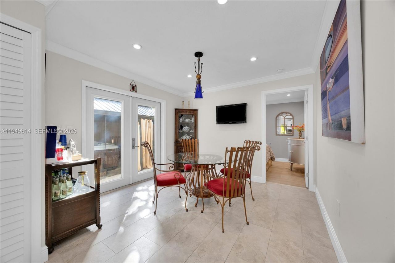 6220 SW 61st St, South Miami, FL 33143 Photo