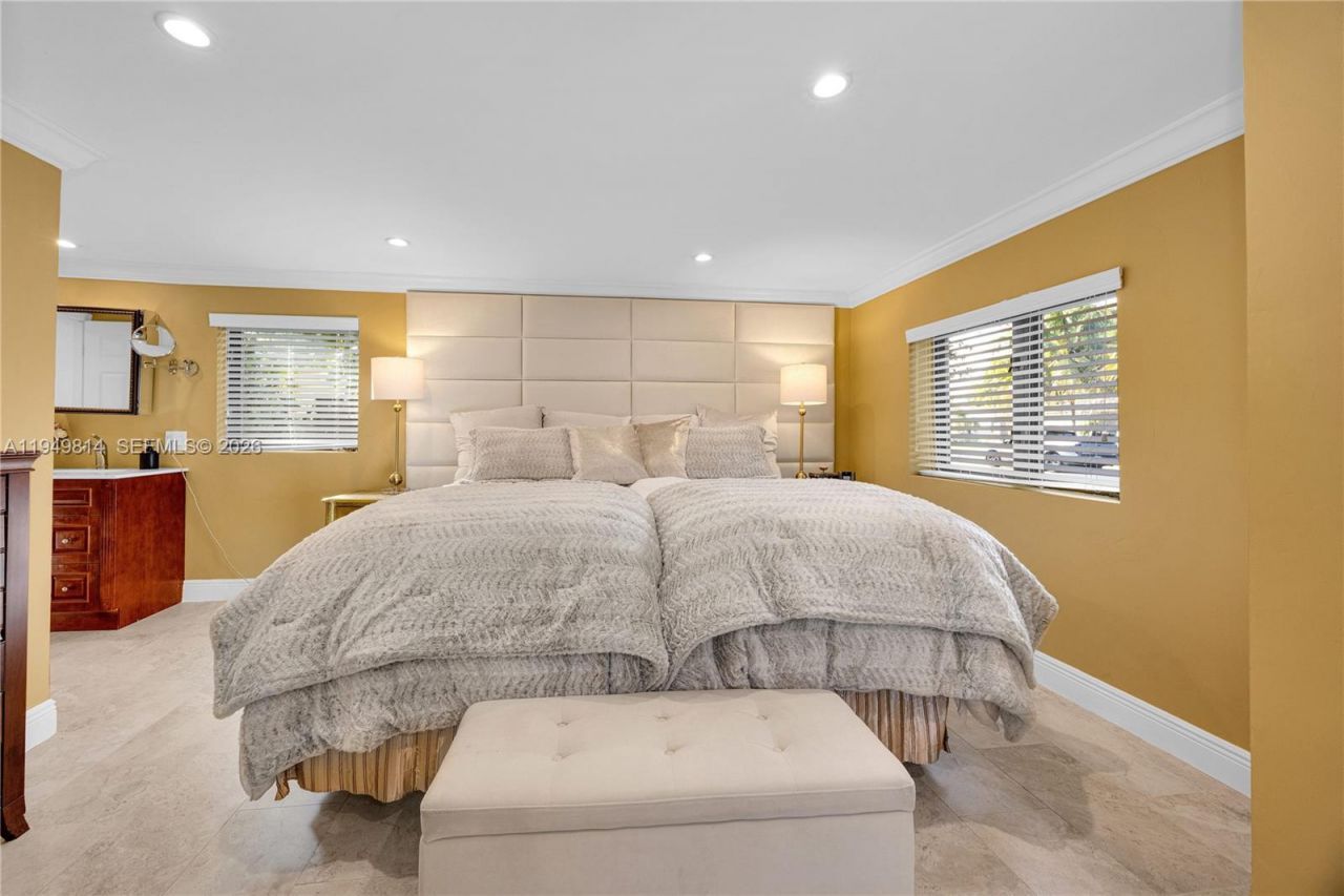 6220 SW 61st St, South Miami, FL 33143 Photo