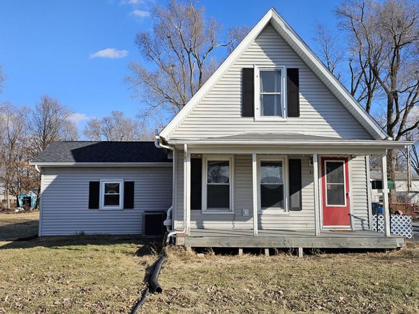310 N 1st Avenue, Chenoa, IL 61726