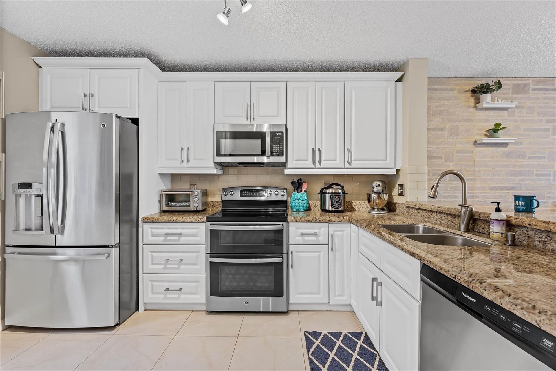 20815 NW 2nd Street, Unit 20815, Pembroke Pines, FL 33029 Photo