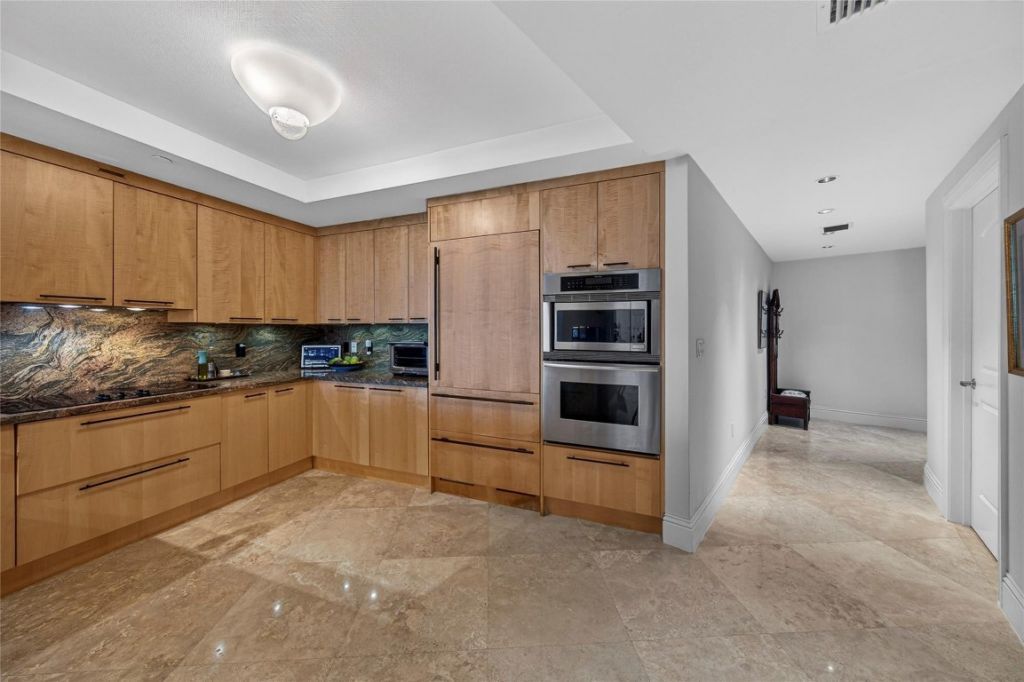 1200 Holiday Drive, Unit 402, Fort Lauderdale, FL 33316 Photo