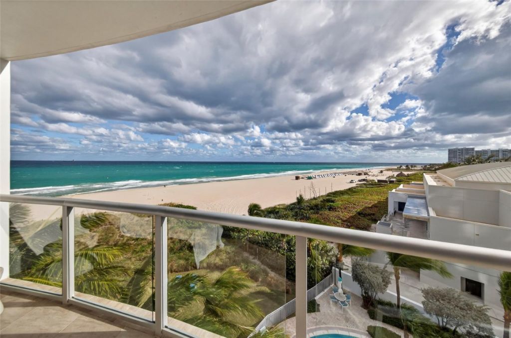 1200 Holiday Drive, Unit 402, Fort Lauderdale, FL 33316 Photo