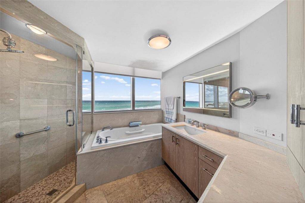 1200 Holiday Drive, Unit 402, Fort Lauderdale, FL 33316 Photo