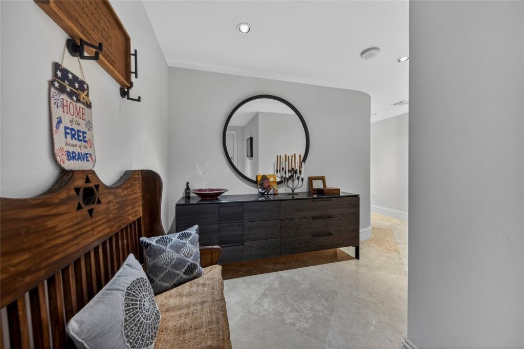 1200 Holiday Drive, Unit 402, Fort Lauderdale, FL 33316 Photo