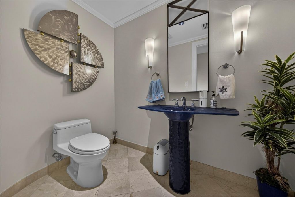 1200 Holiday Drive, Unit 402, Fort Lauderdale, FL 33316 Photo