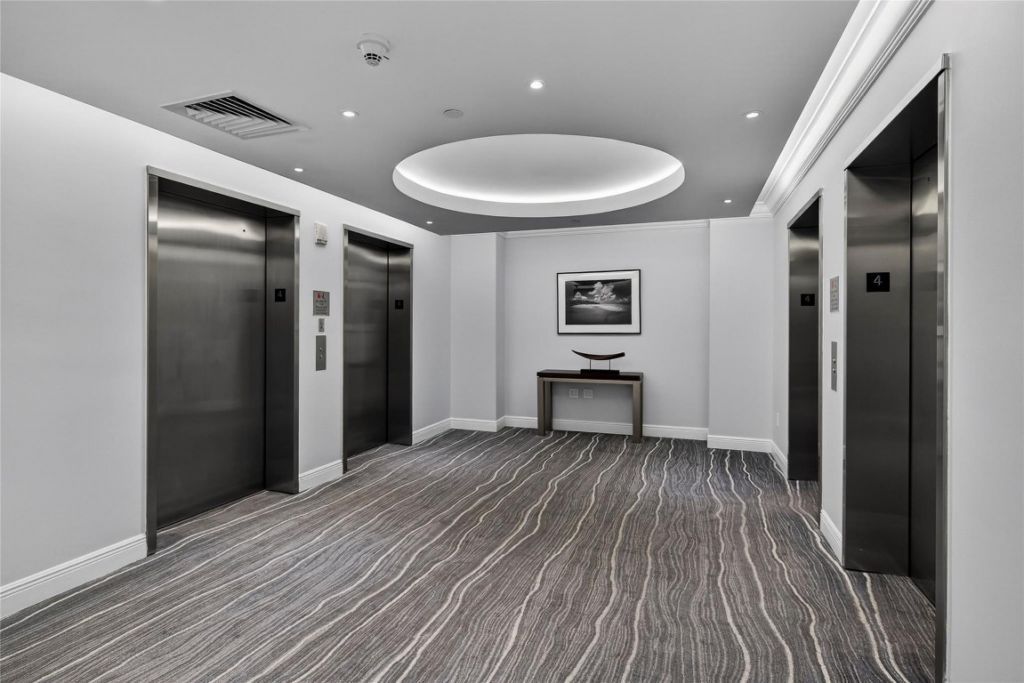 1200 Holiday Drive, Unit 402, Fort Lauderdale, FL 33316 Photo