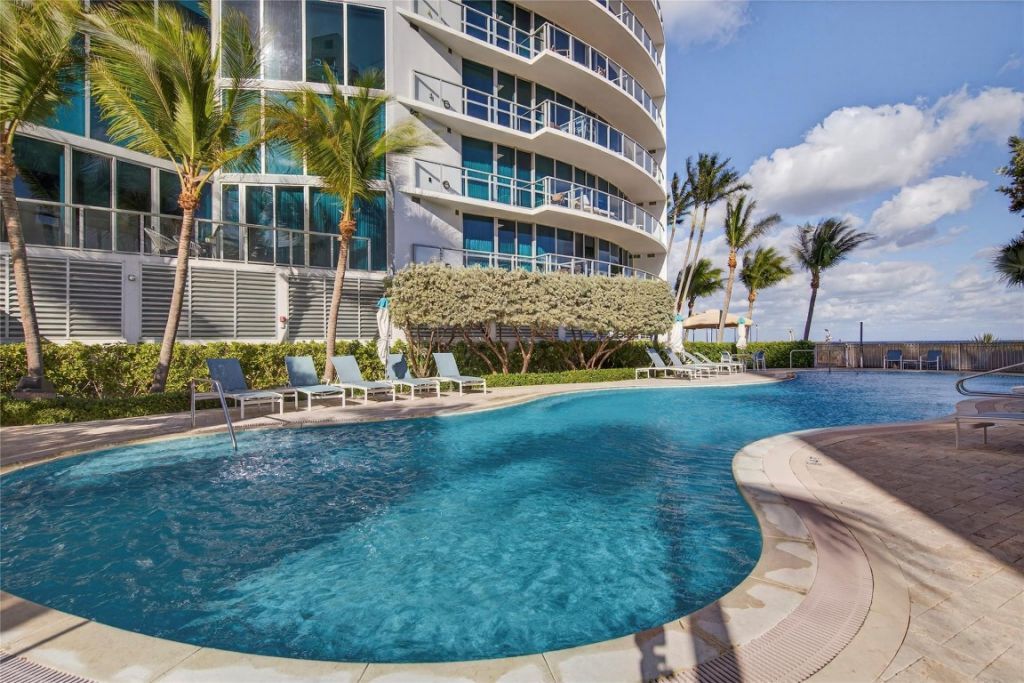 1200 Holiday Drive, Unit 402, Fort Lauderdale, FL 33316 Photo