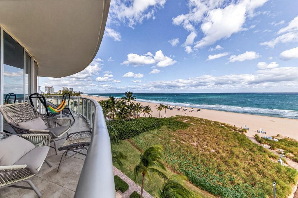 1200 Holiday Drive, Unit 402, Fort Lauderdale, FL 33316 Photo