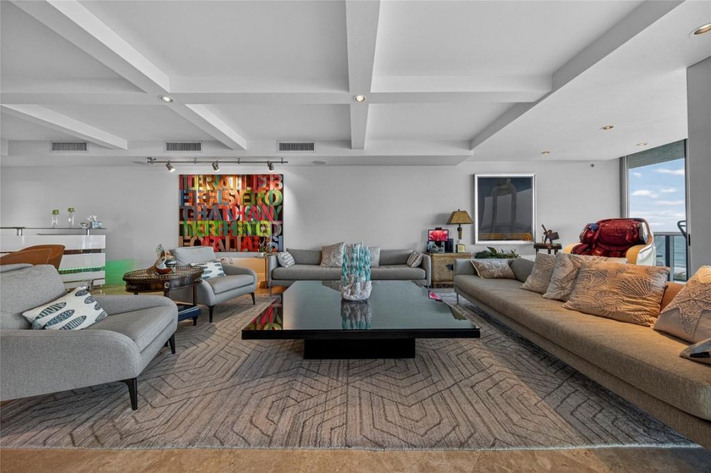 1200 Holiday Drive, Unit 402, Fort Lauderdale, FL 33316 Photo