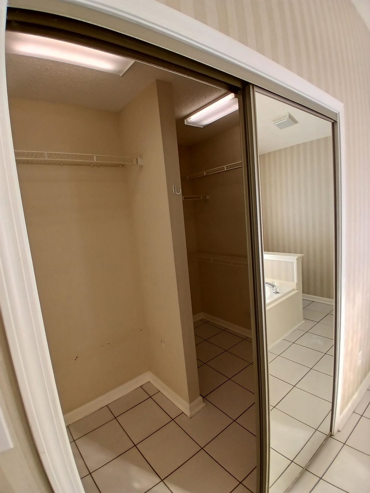 6908 Ashley Cove Dr. Photo 31