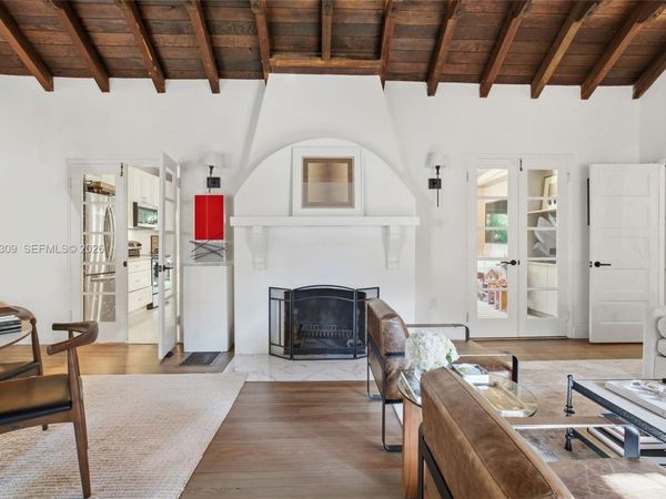 453 NE 89th St , El Portal, FL 33138